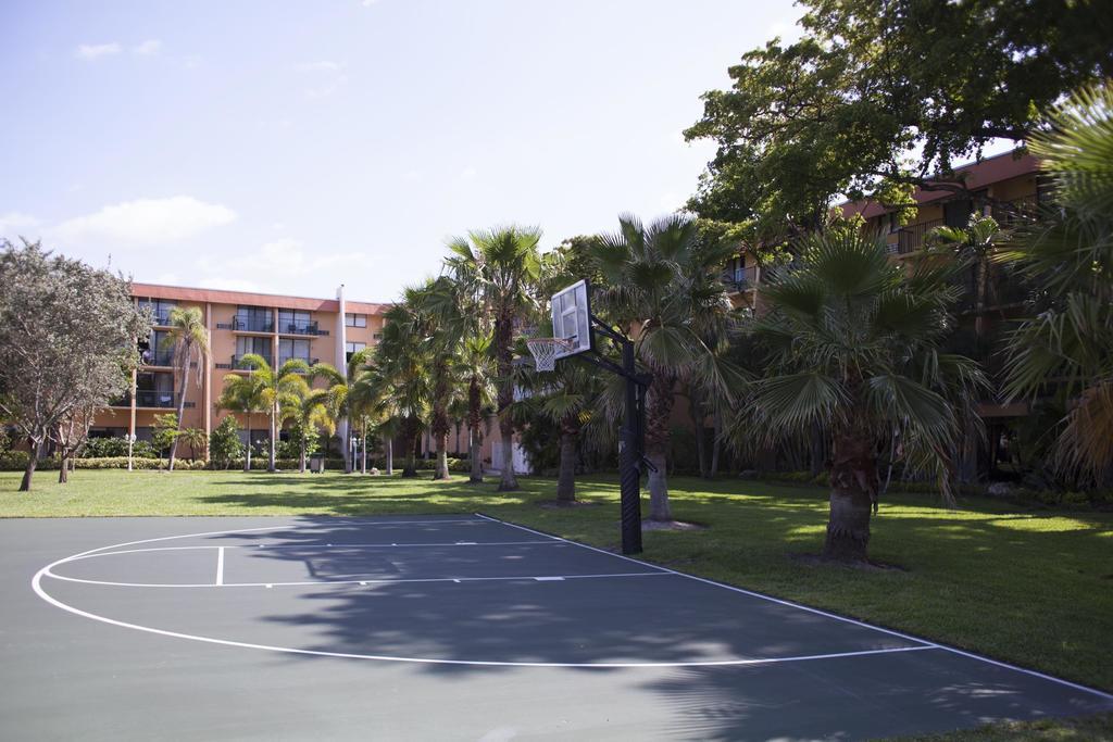 מלון פומפנו ביץ' Club Wyndham Palm-Aire מראה חיצוני תמונה